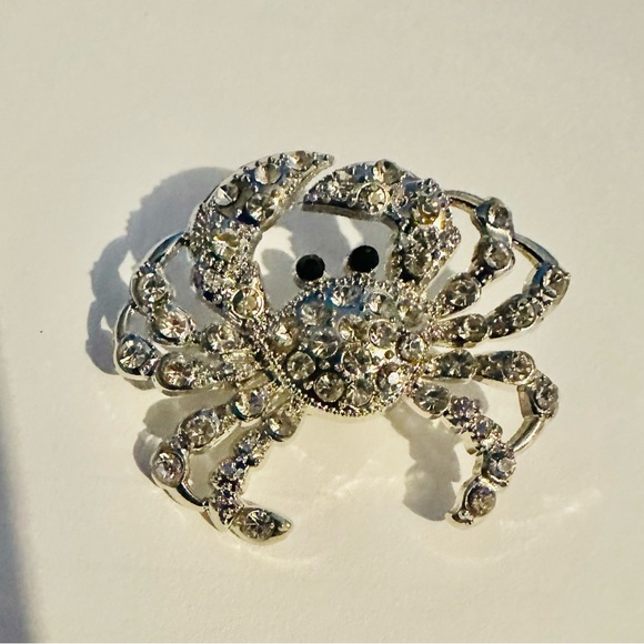 Jewelry - Sparkling Silver Tone Crab Brooch